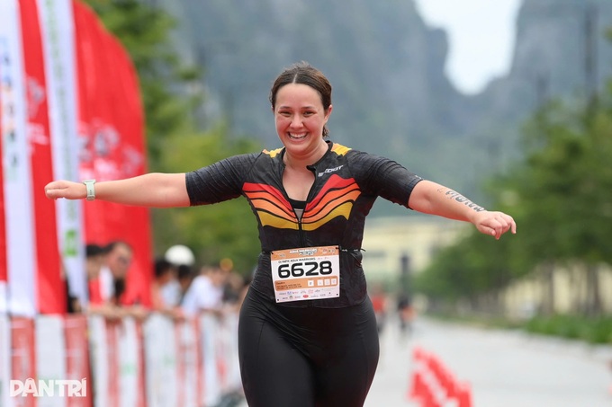 Thousands of athletes compete in Aqua Warriors Van Don 2025 - 10