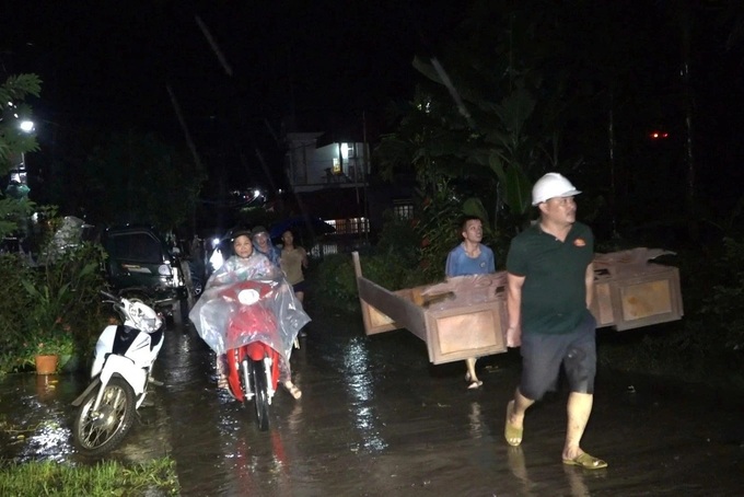 Residents in Lao Cai flee floods overnight - 2