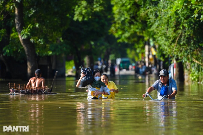 Hanoi area still severely flooded after Typhoon Bualoi - 1