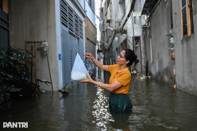 Hanoi area still severely flooded after Typhoon Bualoi - 10