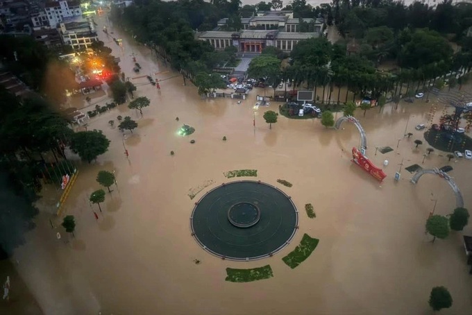 Thousands evacuated as Storm Matmo triggers record floods in Thai Nguyen - 5