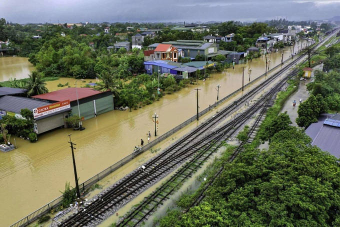 Thousands evacuated as Storm Matmo triggers record floods in Thai Nguyen - 10