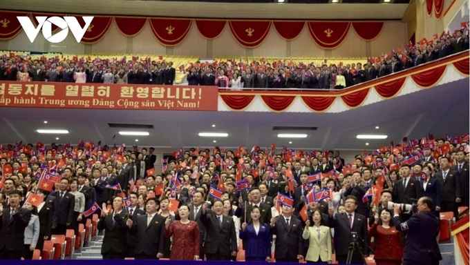 DPRK leader hosts welcome ceremony for Vietnamese Party General Secretary - 2 DPRK leader hosts welcome ceremony for Vietnamese Party General Secretary - 2