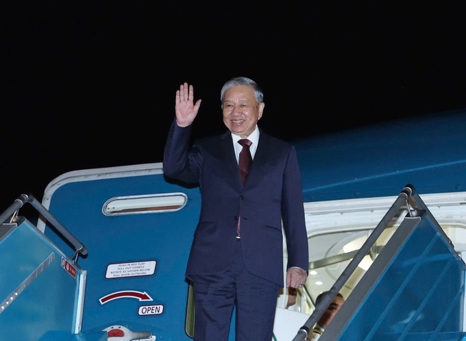 Party chief leaves Hanoi for state visit to DPRK - 1