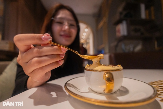Hanoi introduces 24K gold egg coffee experience - 2