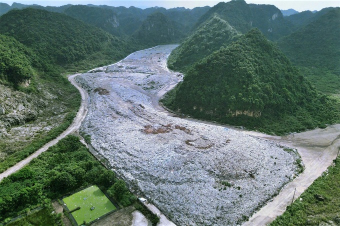 Ninh Binh’s long-standing rubbish site remains untreated - 1 Ninh Binh’s long-standing rubbish site remains untreated - 1