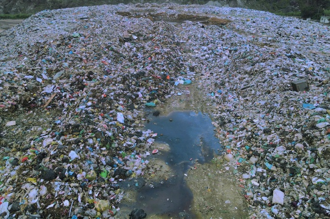 Ninh Binh’s long-standing rubbish site remains untreated - 3 Ninh Binh’s long-standing rubbish site remains untreated - 3