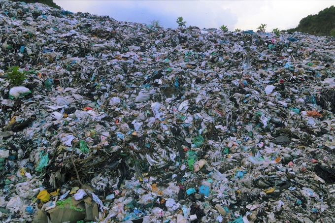 Ninh Binh’s long-standing rubbish site remains untreated - 4 Ninh Binh’s long-standing rubbish site remains untreated - 4