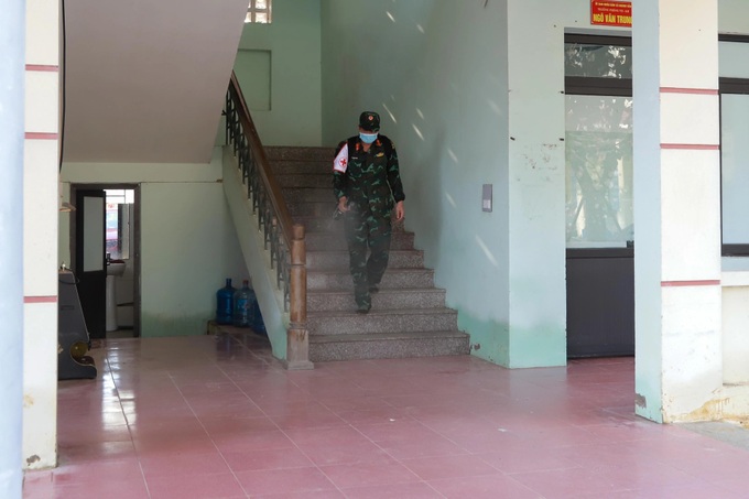 Military forces help to spray disinfectant in flood-hit areas - 6