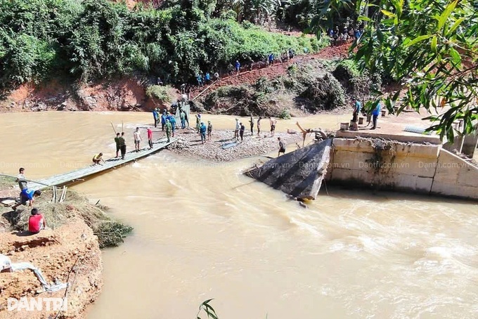 Poor Lang Son commune plea to rebuild flood-destroyed bridge - 1