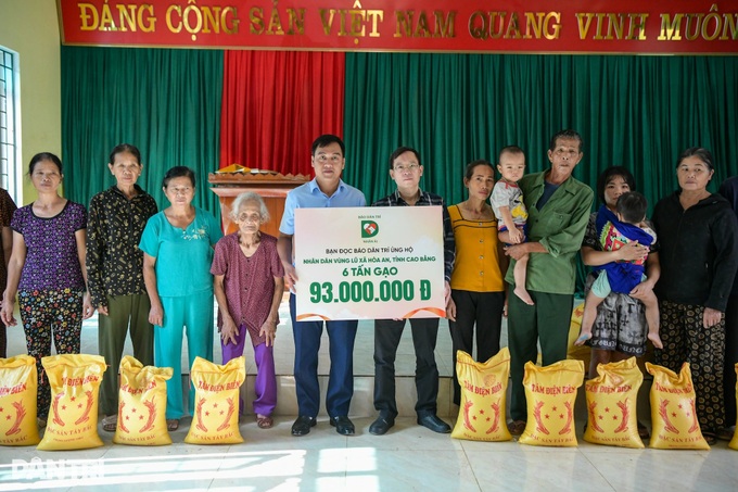 Dantri/Dtinews delivers rice donations to support Cao Bang flood victims - 1 Dantri/Dtinews delivers rice donations to support Cao Bang flood victims - 1
