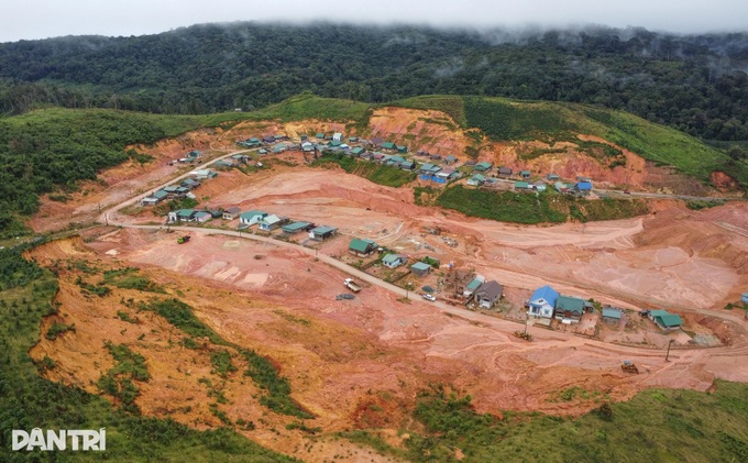 Houses in Lam Dong at risk of collapse due to erosion - 1 Houses in Lam Dong at risk of collapse due to erosion - 1
