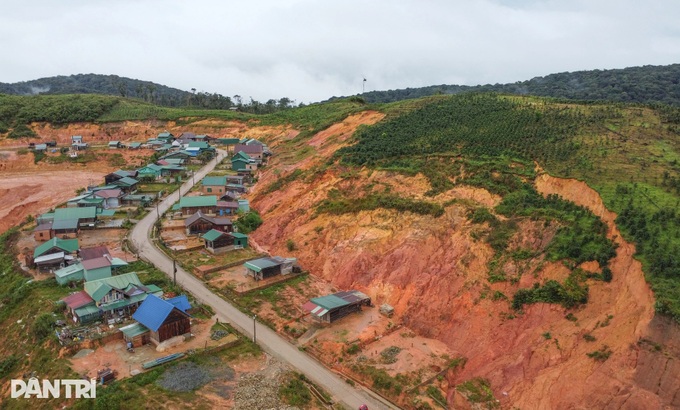 Houses in Lam Dong at risk of collapse due to erosion - 4 Houses in Lam Dong at risk of collapse due to erosion - 4