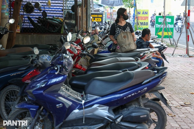 HCM City commuters struggle to find parking for metro service - 5 HCM City commuters struggle to find parking for metro service - 5