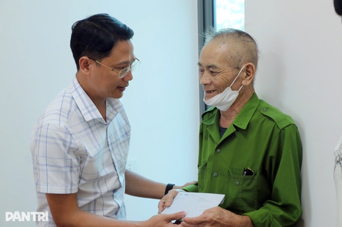 Dantri readers continue supporting storm-hit Nghe An - 3 Dantri readers continue supporting storm-hit Nghe An - 3