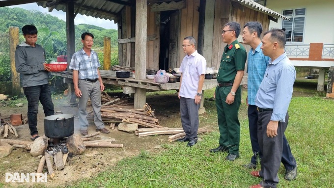 Over 200 people evacuated in Quang Ngai due to landslide risks - 2