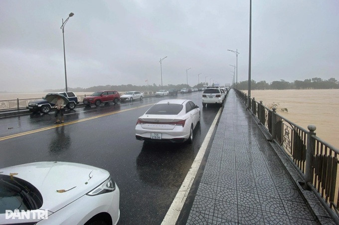Floodwaters surround Hue Imperial Citadel - 7 Floodwaters surround Hue Imperial Citadel - 7