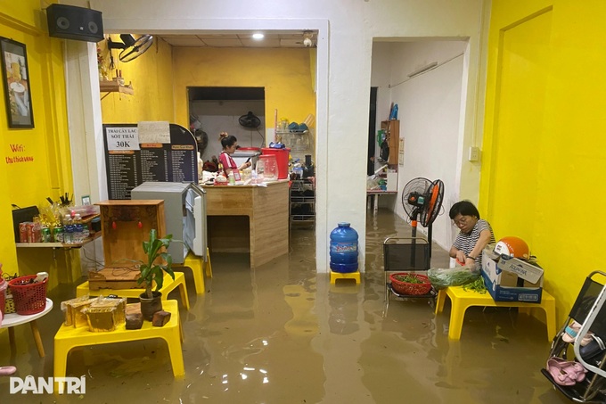 Floodwaters surround Hue Imperial Citadel - 8 Floodwaters surround Hue Imperial Citadel - 8