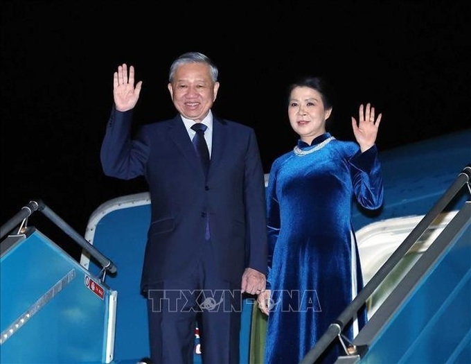 Party General Secretary leaves Hanoi for official visit to UK - 1
