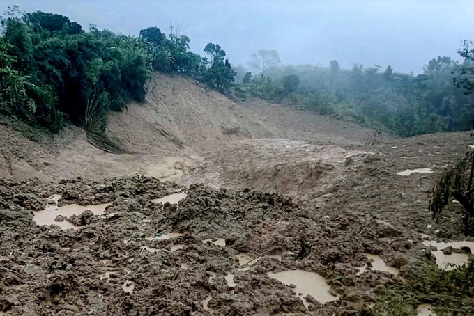 Over 1,700 residents isolated after massive landslide in Quang Tri - 2 Over 1,700 residents isolated after massive landslide in Quang Tri - 2