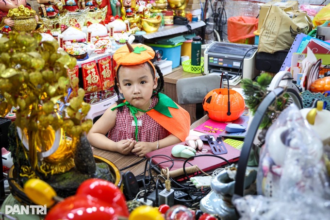 Halloween atmosphere in HCM City remains subdued - 5 Halloween atmosphere in HCM City remains subdued - 5
