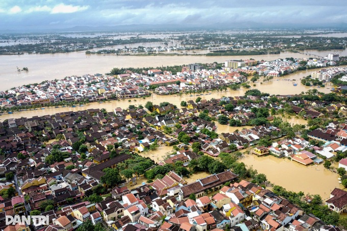 Hoi An submerged in historic floods - 3 Hoi An submerged in historic floods - 3