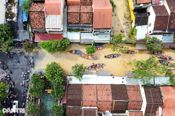 Hoi An submerged in historic floods - 4 Hoi An submerged in historic floods - 4