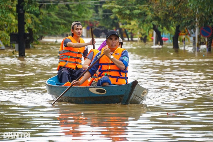 Hoi An submerged in historic floods - 8 Hoi An submerged in historic floods - 8