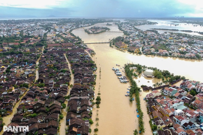 Hoi An submerged in historic floods - 1 Hoi An submerged in historic floods - 1