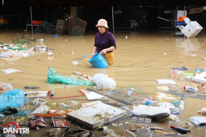 Hoi An suffers heavy losses amid historic floods - 2 Hoi An suffers heavy losses amid historic floods - 2