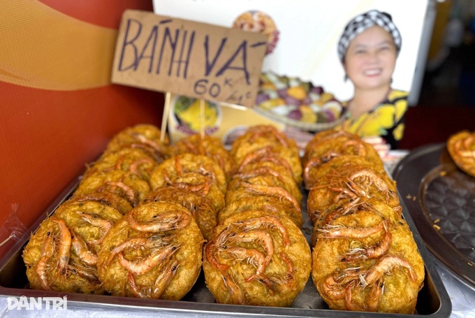 Specialties from across Vietnam showcased at Autumn Fair in Hanoi - 1 Specialties from across Vietnam showcased at Autumn Fair in Hanoi - 1