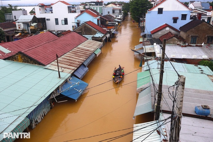 Water rises again in Hoi An, forcing tourists and residents to flee - 1 Water rises again in Hoi An, forcing tourists and residents to flee - 1
