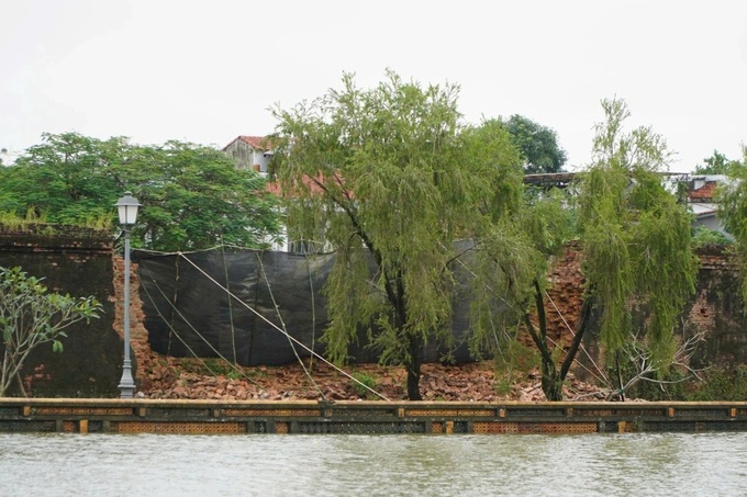 Hue Imperial Citadel wall collapses amid torrential rain - 1