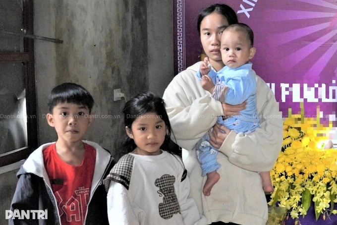 Five children in Ha Tinh need help after father dies, mother depressed - 1