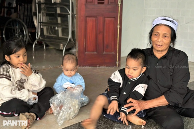 Five children in Ha Tinh need help after father dies, mother depressed - 2