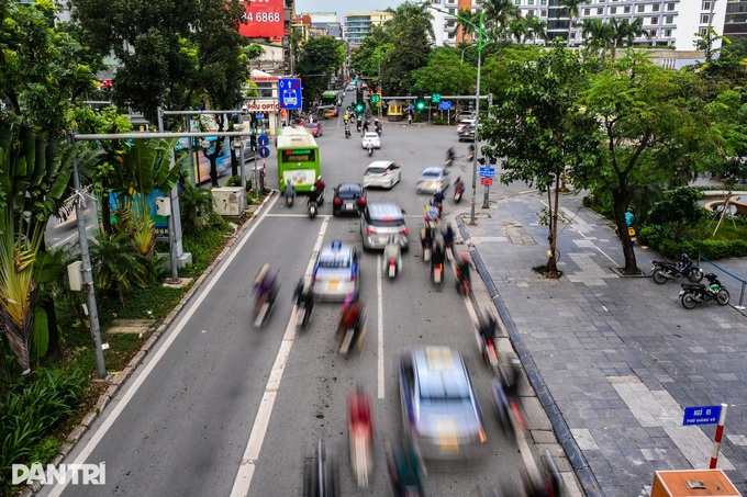 Illegal parking clogs Hanoi streets - 7 Illegal parking clogs Hanoi streets - 7