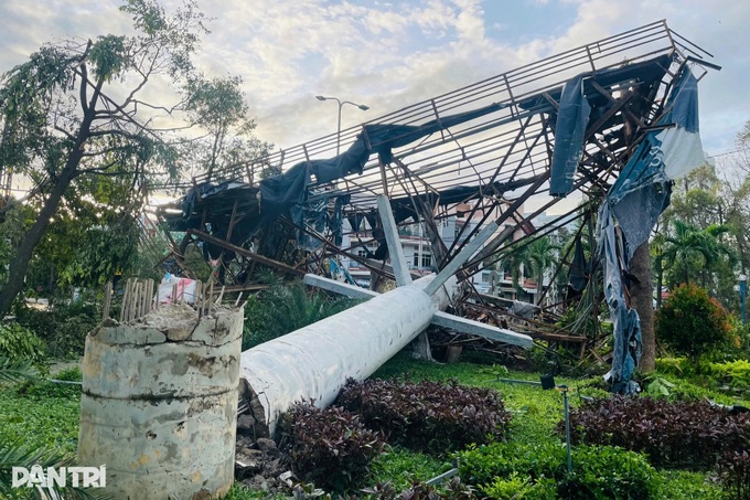 Kalmaegi leaves 8 dead, destroys thousands of homes in central region - 3 Kalmaegi leaves 8 dead, destroys thousands of homes in central region - 3