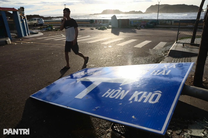 Gia Lai fishing village in ruins after Typhoon Kalmaegi - 4 Gia Lai fishing village in ruins after Typhoon Kalmaegi - 4