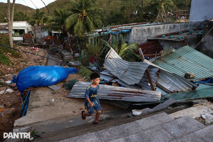 Gia Lai fishing village in ruins after Typhoon Kalmaegi - 7 Gia Lai fishing village in ruins after Typhoon Kalmaegi - 7