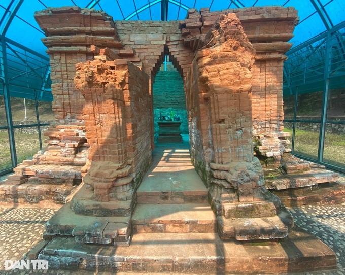 Torrential rain floods Hue's ancient Cham tower - 8 Torrential rain floods Hue's ancient Cham tower - 8