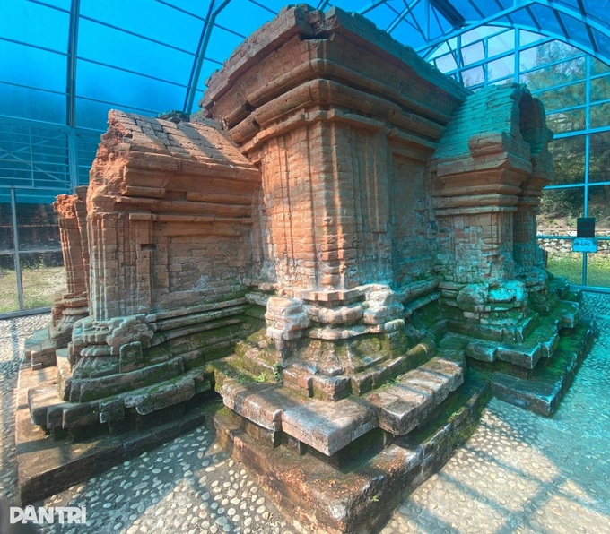 Torrential rain floods Hue's ancient Cham tower - 9 Torrential rain floods Hue's ancient Cham tower - 9