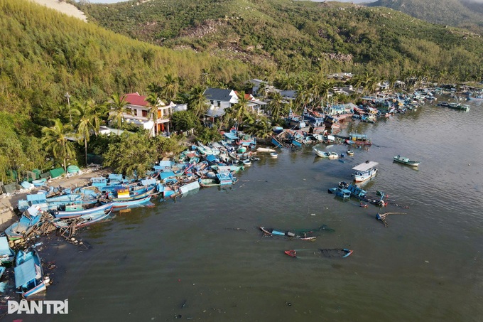 Typhoon Kalmaegi damages hundreds of Dak Lak fishing boats - 1