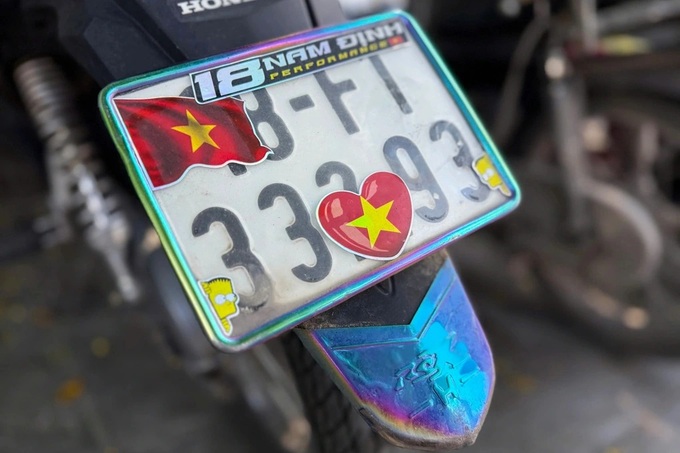Hanoi cracks down on riders who cover plates or use phones - 3