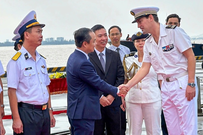 French navy vessel visits Danang - 2 French navy vessel visits Danang - 2
