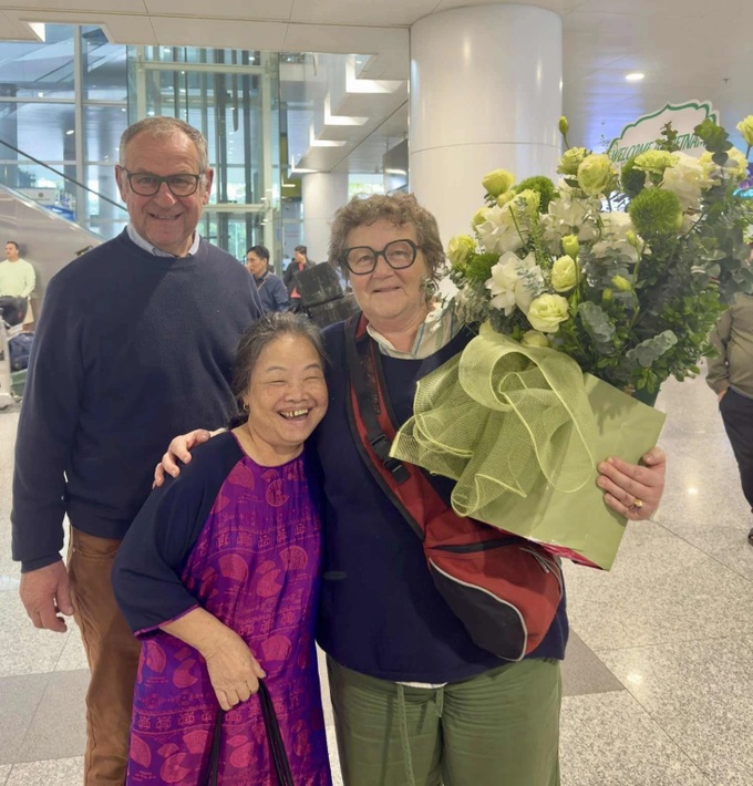 Vietnamese mother thanks French couple who raised her son - 1