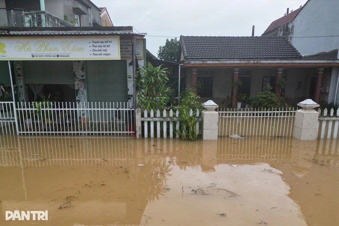 Hue evacuates hundreds of households as floodwaters rise to 5 metres - 2 Hue evacuates hundreds of households as floodwaters rise to 5 metres - 2