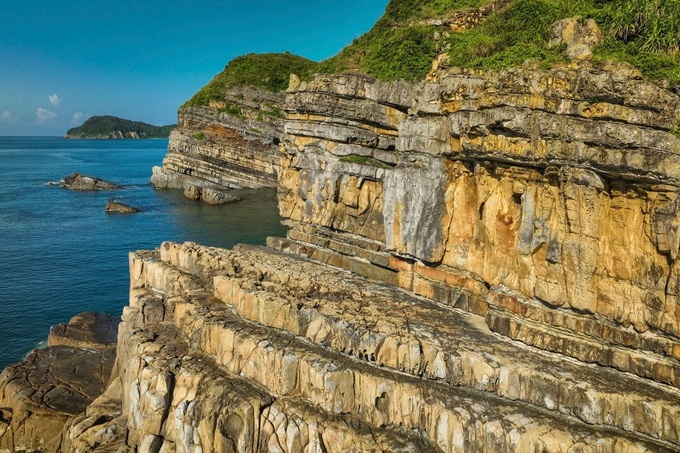 Visitor returns 14 kilos of stones to Co To after nearly a decade - 2