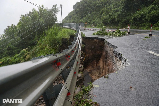 Landslides at Dak Lak pass kills two and traps thousands of vehicles - 3