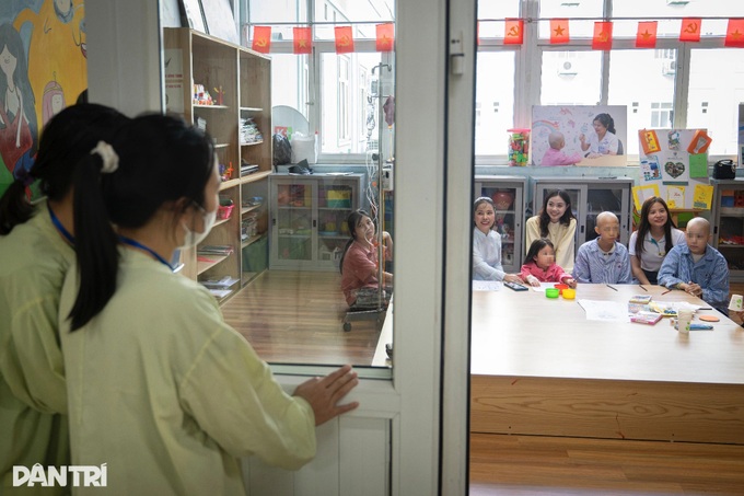 Special classroom nurtures hope for children with cancer - 12