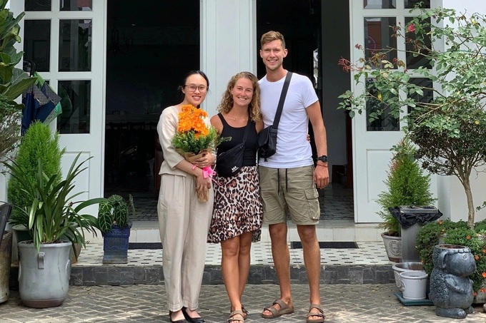 Dalat hotel owners offer free rooms to flood-stranded tourists - 2